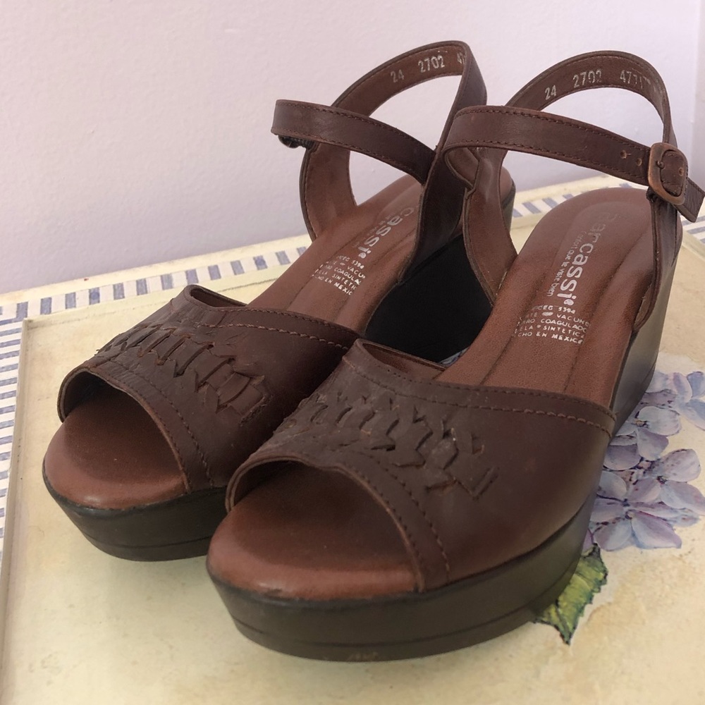 Platform sandals